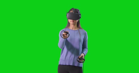 Woman-Playing-VR-on-Green-Screen